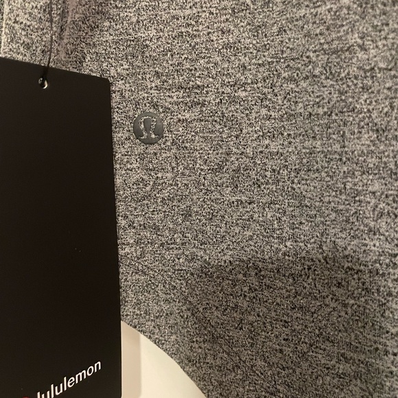 NEW 🔥 Lululemon License to Train Short Sleeve workout Shirt - Size Large - Picture 5 of 5